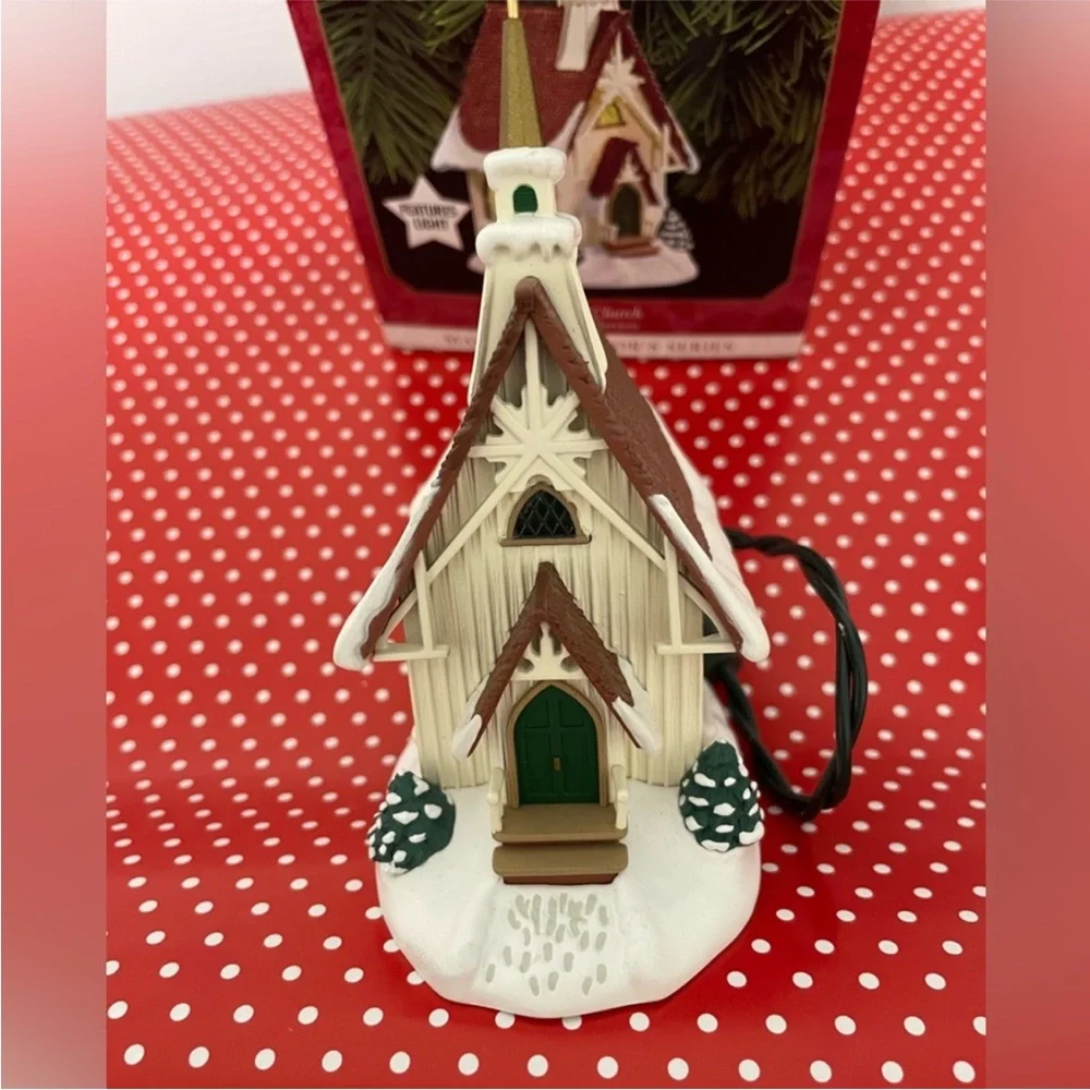 1999 HALLMARK Keepsake Lighted Colonial Church Christmas Ornament